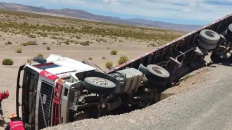 Conductor muere aplastado por su propio camión en Potosí