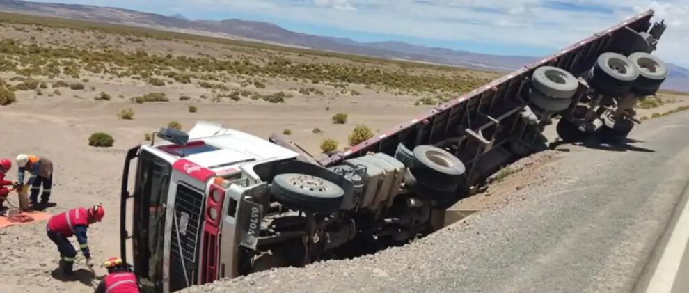 Conductor muere aplastado por su propio camión en Potosí