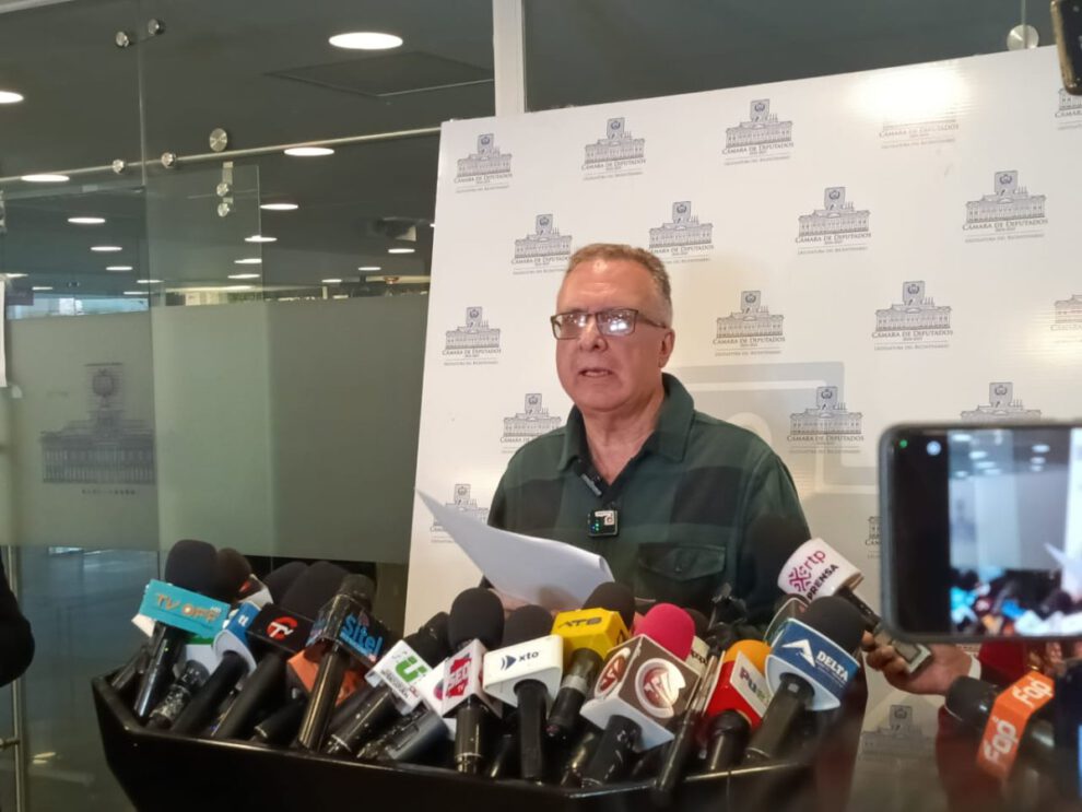 Fuga de Dorgathen según diputado Carlos Alarcón