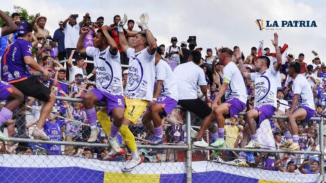 Festejo de Real Potosí campeón de la Copa Simón Bolívar