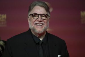 Guillermo del Toro nominado al Globo de Oro por Frankenstein