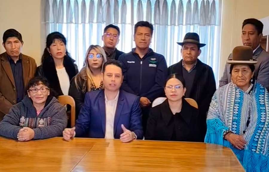 Edmand Lara exige explicación sobre créditos al Ministro de Economía