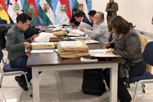 Revisión de postulantes al TSE por la Comisión Mixta de Constitución