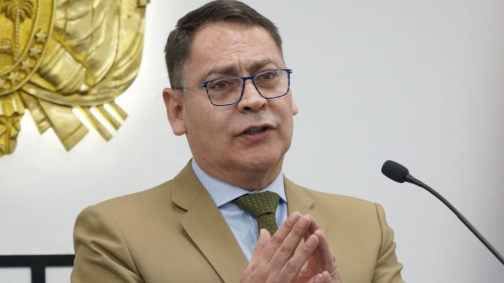 Jhonny Aguilera se presentará ante la Fiscalía por denuncia de discriminación