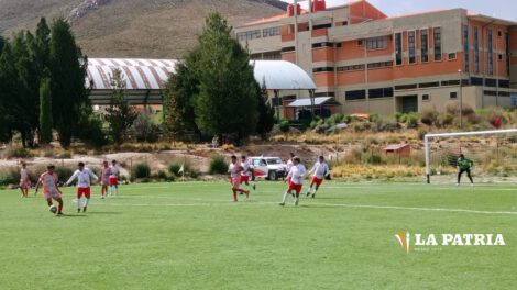Aurora sorprende a Corque FC en el campeonato de fútbol