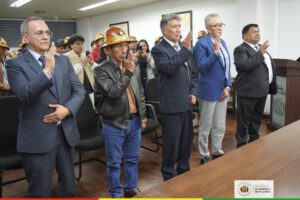 Hugo Marcelo Arzabe asume como nuevo gerente de la Empresa Metalúrgica Vinto