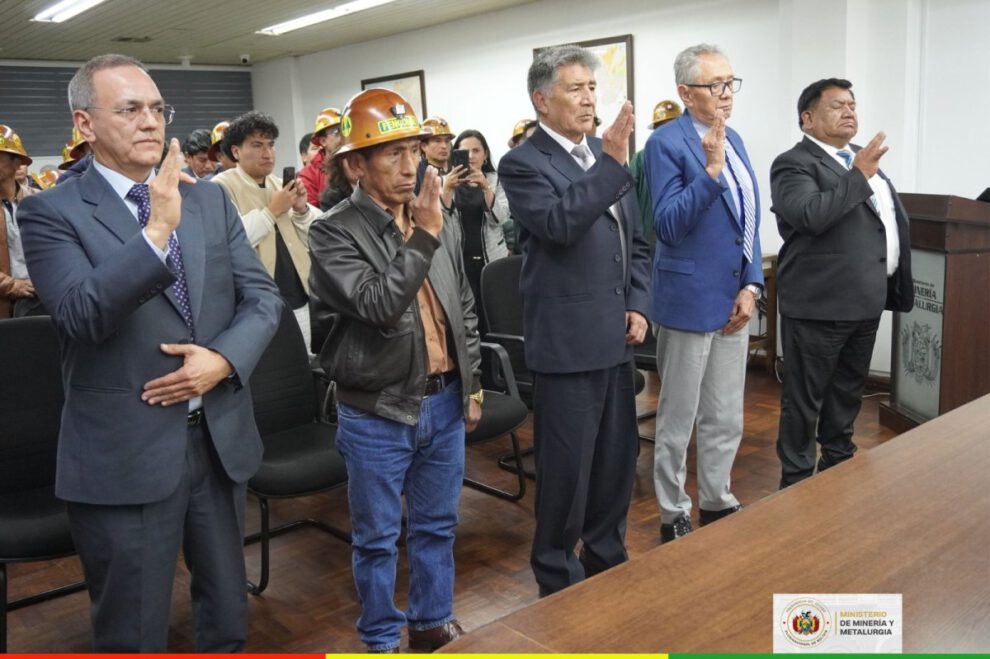 Hugo Marcelo Arzabe asume como nuevo gerente de la Empresa Metalúrgica Vinto