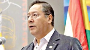 Luis Arce se presenta ante juzgado anticorrupción
