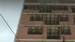 Albañil muere al caer desde el séptimo piso