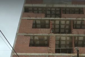 Albañil muere al caer desde el séptimo piso