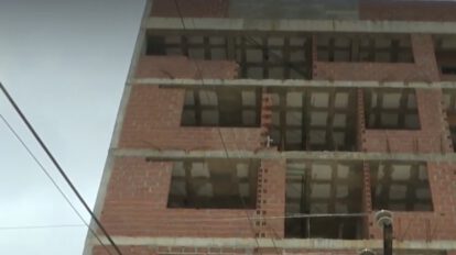Albañil muere al caer desde el séptimo piso