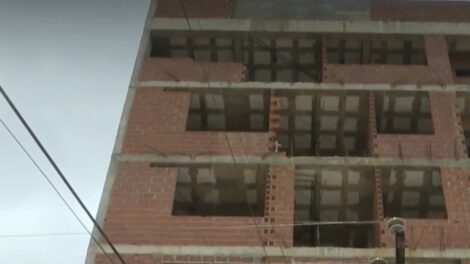 Albañil muere al caer desde el séptimo piso