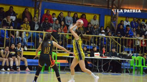 Alemán se impone en básquetbol