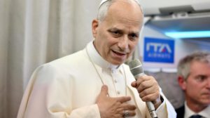 El papa León XIV insta a diplomáticos a ser agentes de paz