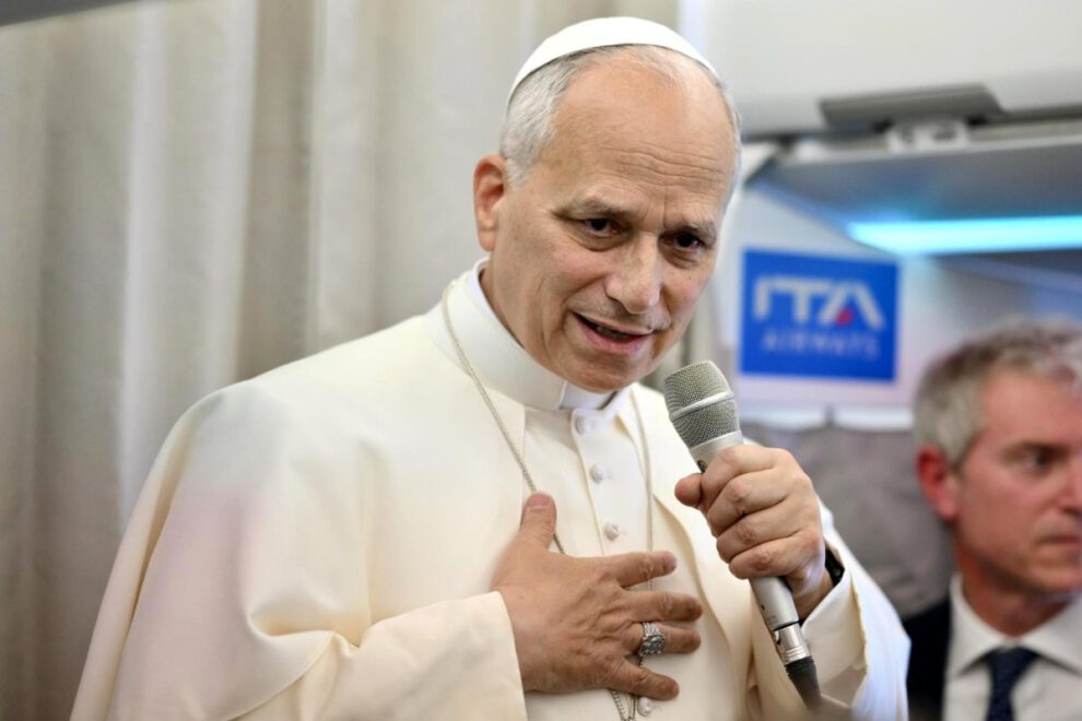 El papa León XIV insta a diplomáticos a ser agentes de paz