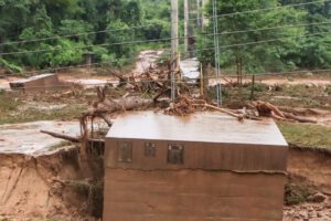 Intensas lluvias en Santa Cruz dejan tres muertos y más de 20 desaparecidos