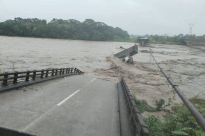 Colapso puente antiguo sobre el río Ichoa