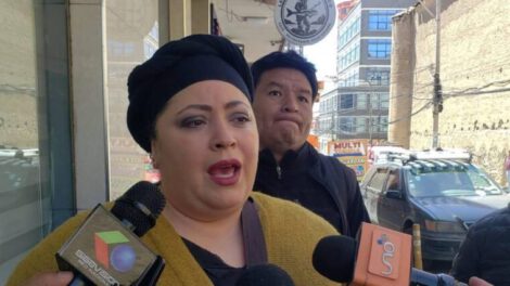 María Nela Prada visita a Luis Arce en el penal de San Pedro