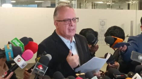 Proyecto de ley bloqueos caminos presentado por Carlos Alarcón