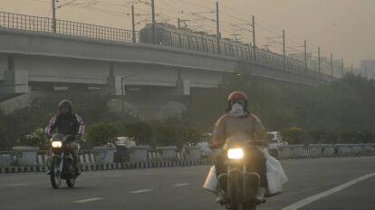 Contaminación severa en Delhi causa tragedia vial