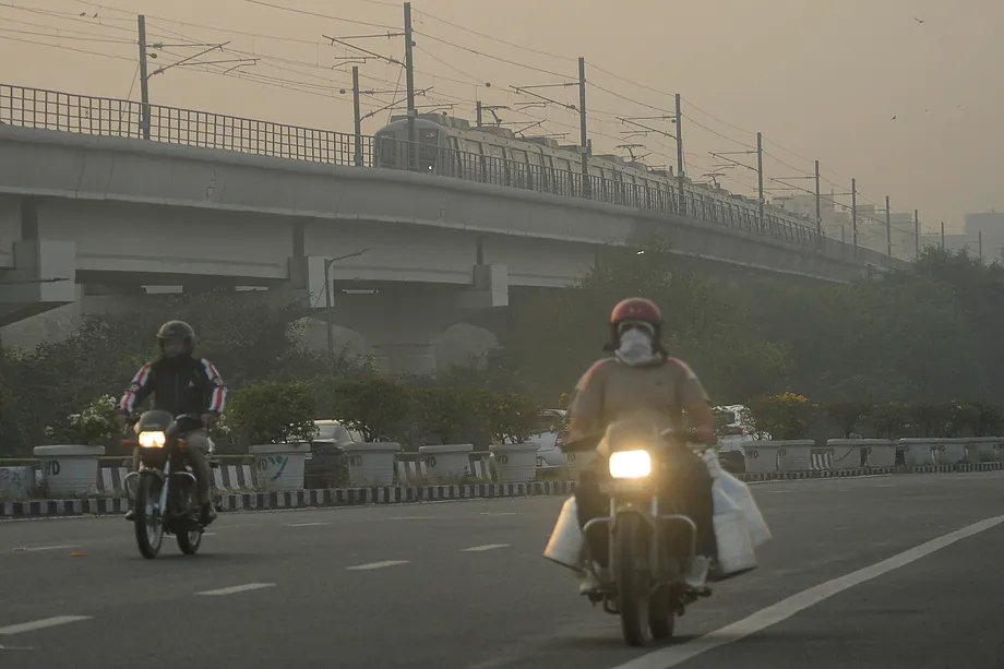 Contaminación severa en Delhi causa tragedia vial