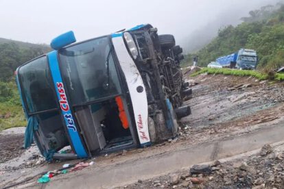 Bus vuelca en la carretera entre Cochabamba y Santa Cruz