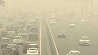 Nueva Delhi restricción combustible a vehículos sin certificado anticontaminación