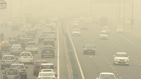 Nueva Delhi restricción combustible a vehículos sin certificado anticontaminación