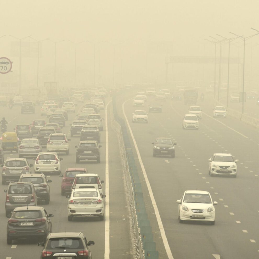 Nueva Delhi restricción combustible a vehículos sin certificado anticontaminación