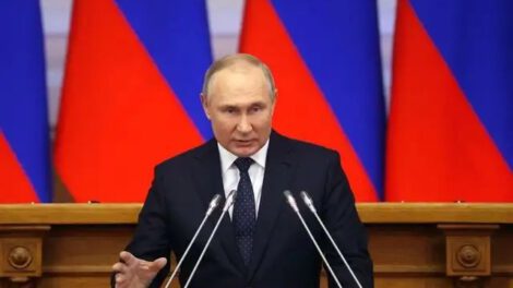 Putin amenaza con acción militar en territorios históricos rusos