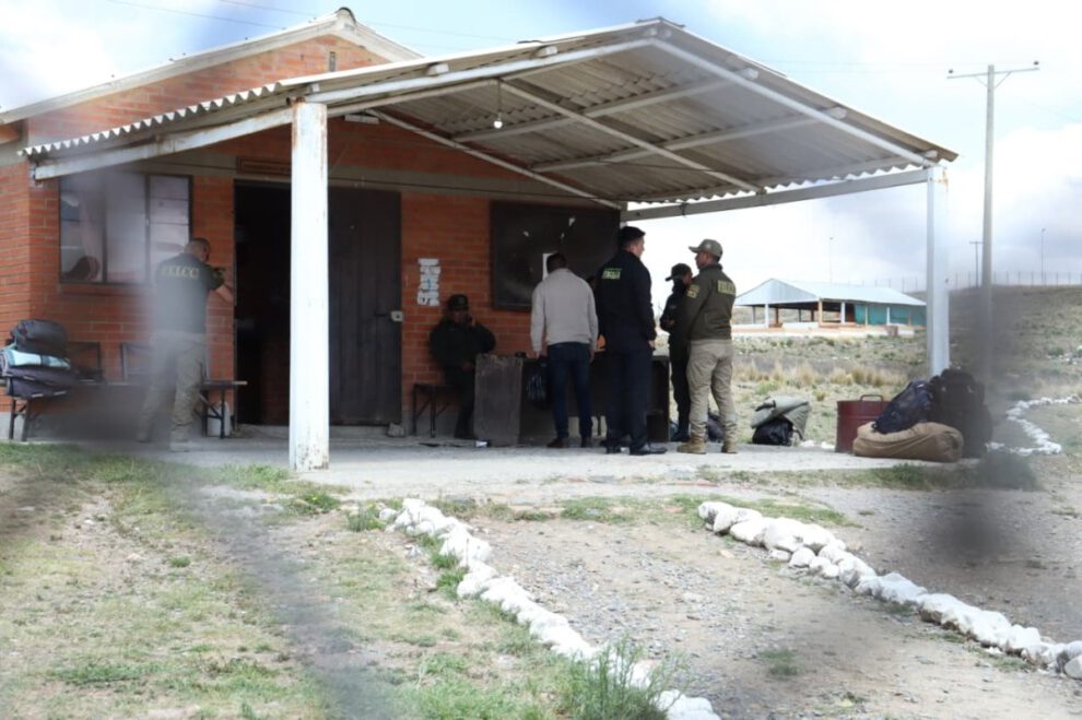 Aprehensión de un Policía por escape de reclusos peligrosos