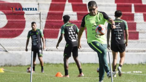 Selección boliviana trabaja en medio de adversidades
