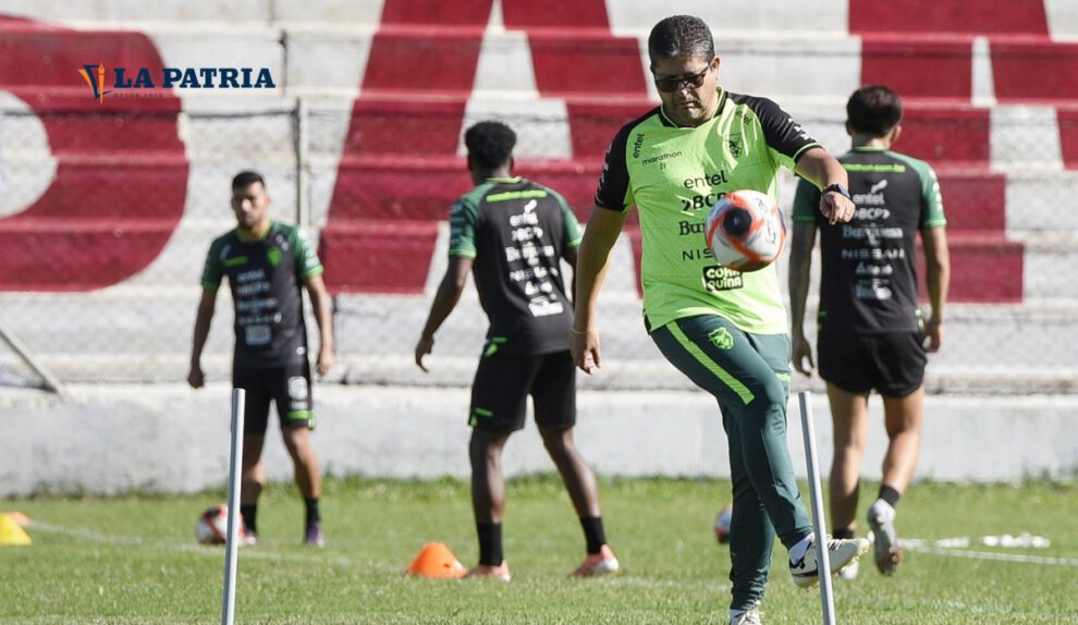 Selección boliviana trabaja en medio de adversidades