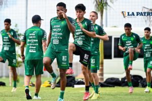 Bolivia selección futbolistas entrenando en Santa Cruz