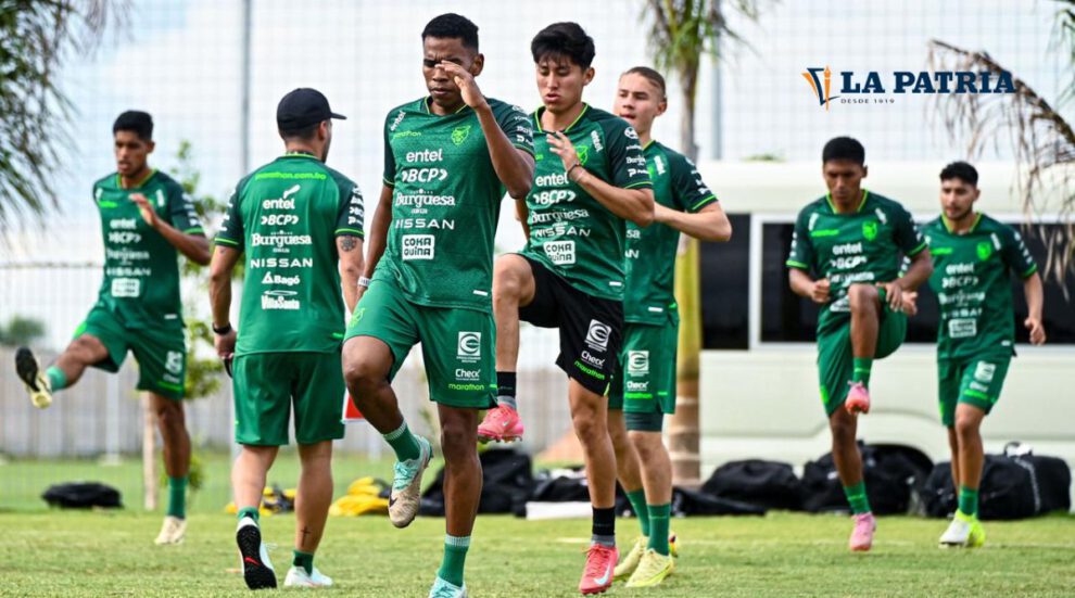 Bolivia selección futbolistas entrenando en Santa Cruz