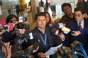 reducción de salarios de autoridades propuesta por Wilder Véliz