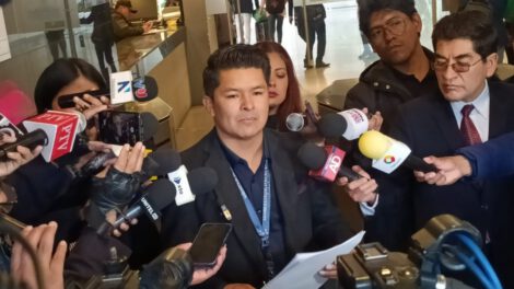 reducción de salarios de autoridades propuesta por Wilder Véliz