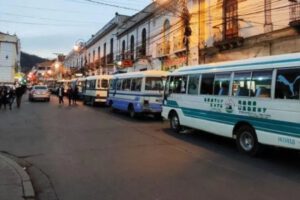 Bloqueo indefinido de carreteras en Chuquisaca
