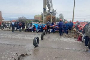 Bloqueo en Cochabamba contra decreto 5503