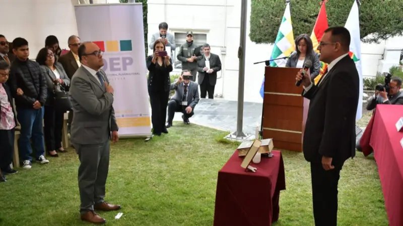 Gustavo Ávila TSE asume presidencia