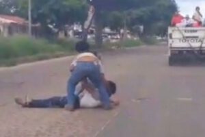 Hombre cae de camioneta en Santa Cruz