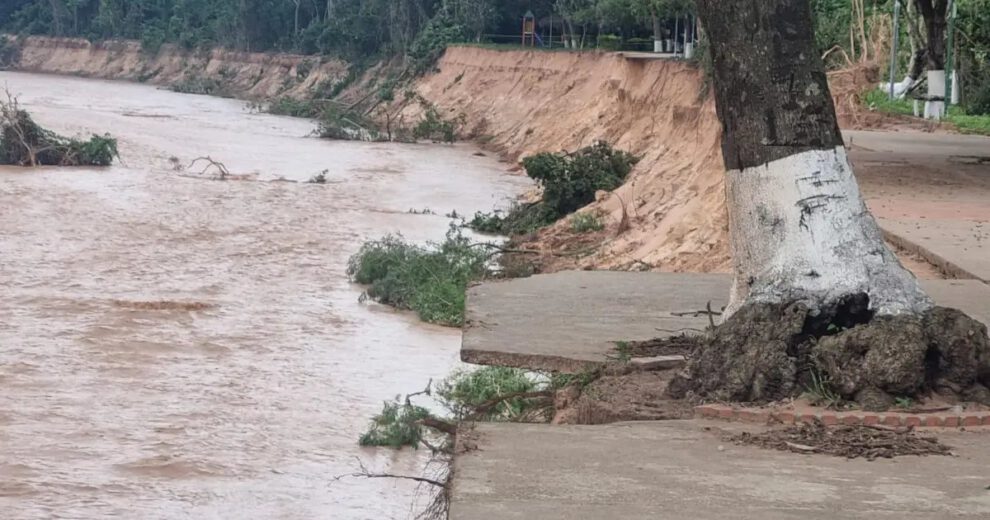 Alerta roja por desbordes en siete departamentos