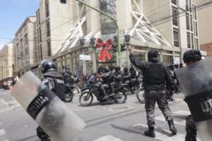 Dinamita estalla en la Sede de Gobierno, cinco policías afectados