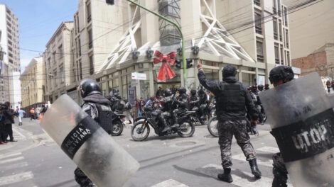 Dinamita estalla en la Sede de Gobierno, cinco policías afectados