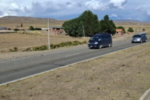 Carretera La Paz-Oruro reanuda su tránsito tras levantamiento de bloqueo