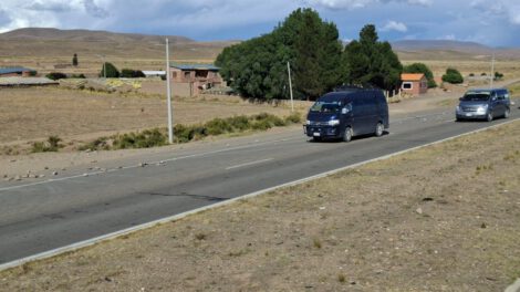 Carretera La Paz-Oruro reanuda su tránsito tras levantamiento de bloqueo