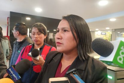 Senadora Pachacute critica decreto 5503