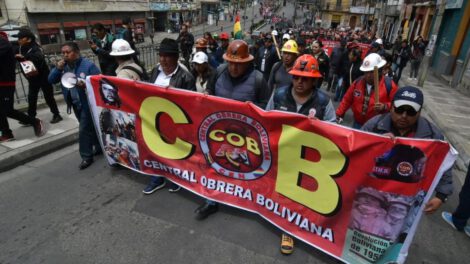 Mineros asalariados movilización en contra del Decreto Supremo N° 5503