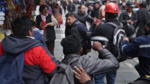 Tensión y violencia en La Paz durante manifestación contra el DS 5503