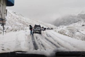 Alerta vial en La Paz por intensa nevada